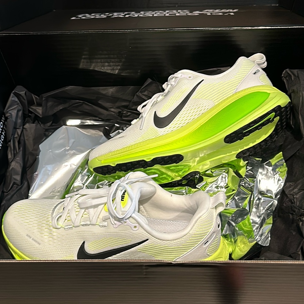 Nike Vomero 18 White/Electric Green